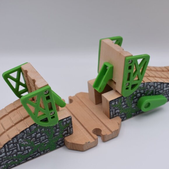 Thomas & Friends Wooden Railway Stone Bridge Wooden Draw Bridge Clickity Clack - Picture 11 of 11